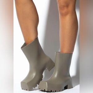 DROP COMING SOON 01/12/2026 - Stylish Women's Gray Above Ankle Rain Boots